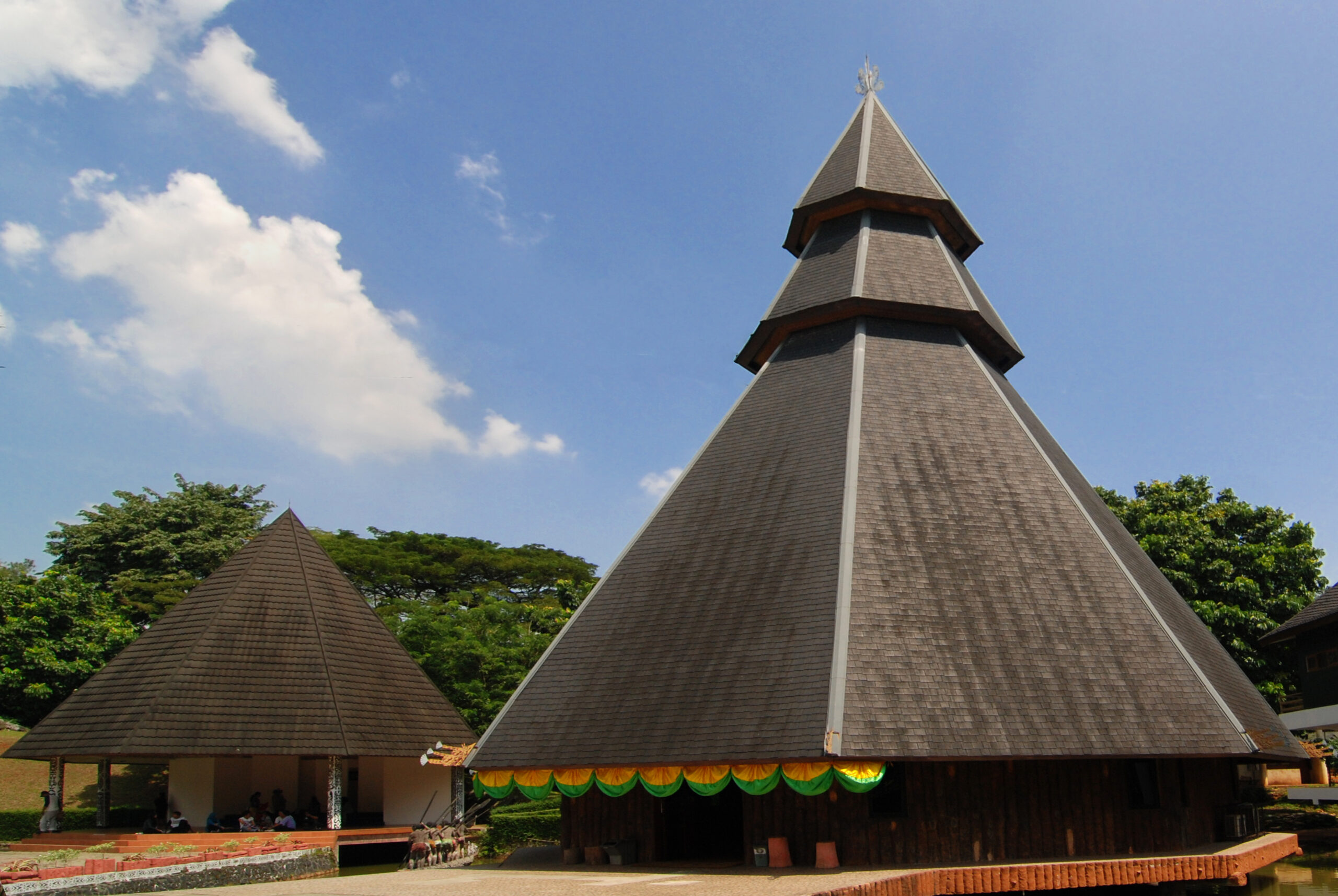 Rumah Adat Kariwari