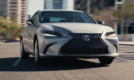 Lexus ES, Sedan Mewah Elegan Kenyamanan dan Teknologi Tinggi