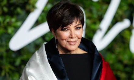 Kris Jenner Sosok di Balik Suksesnya Keluarga Kardashian Jenner