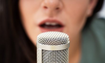 Konten ASMR Sensasi Relaksasi Melalui Suara Dan Visual