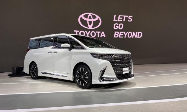 MPV Kelas Atas Alphard Jadi Simbol Kesuksesan Dan Kemewahan