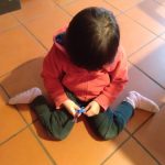 Duduk Posisi W Bisa Menghambat Perkembangan Otot Kaki